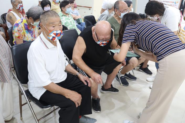 5-填寫問卷中.3.JPG