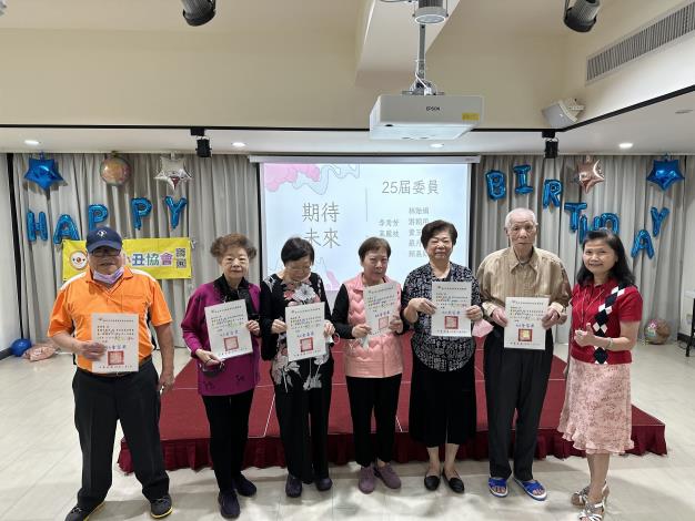 請副院長頒發25屆自治委員當選證書.JPG