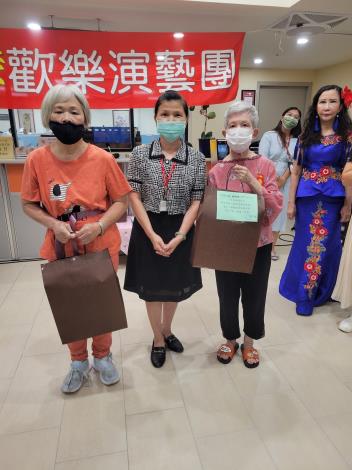 01.9-致贈禮物予新進院民代表