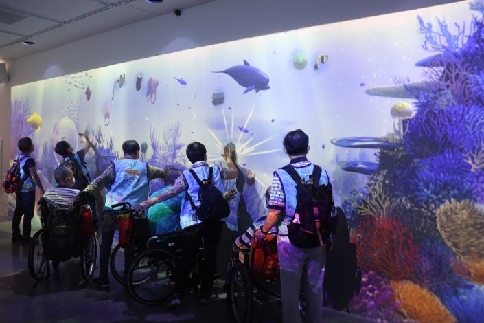 0.17於桃園Xpark進行虛實互動-113年「魚」你相遇-養護型院民旅遊.JPG