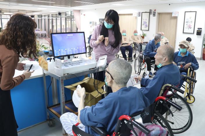 14.5-團體握力賽比賽中.JPG