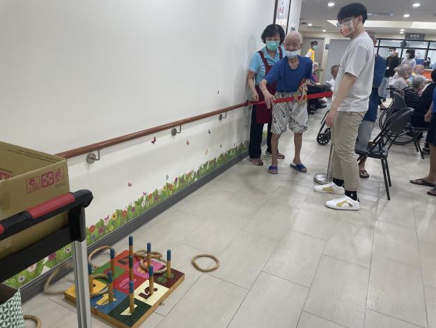 9.4-九宮格套圈圈，套中超過5個者則獲得精美禮物一份.JPG
