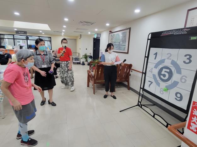 7-6.院民投球競賽中
