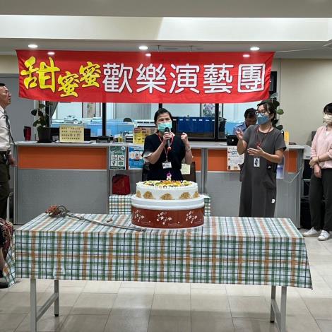 8-1.副院長致詞並向安養區8月壽星長者祝賀