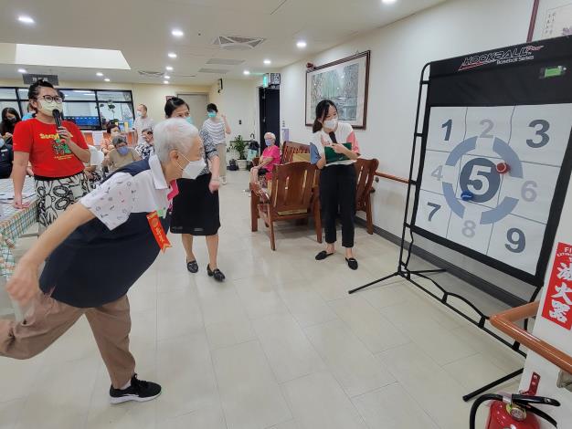 7-8.院民投球競賽中