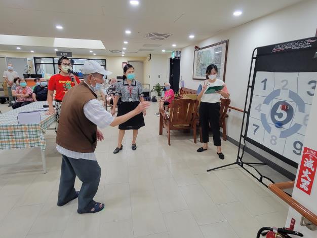 7-5.院民投球競賽中