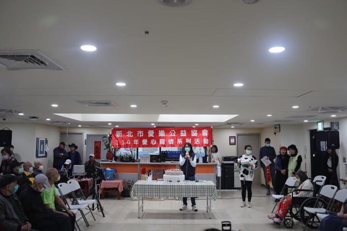 114-1院長致詞並向安養區3月壽星長者祝賀.JPG
