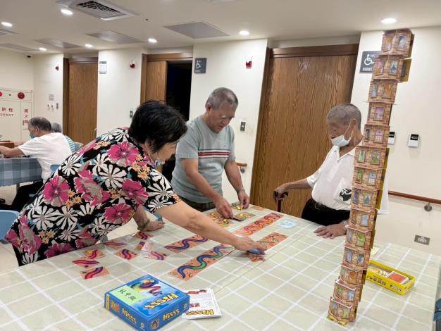 20250609桌遊_樂活銀髮  逗陣sng_長者摸索桌遊遊戲