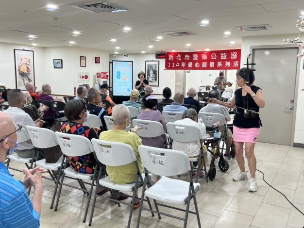 8-13表演人員二胡演出-社工組