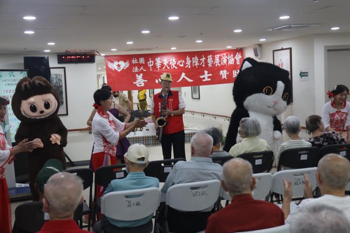 7-1正式開場前表演團體暖場演出-社工組.JPG