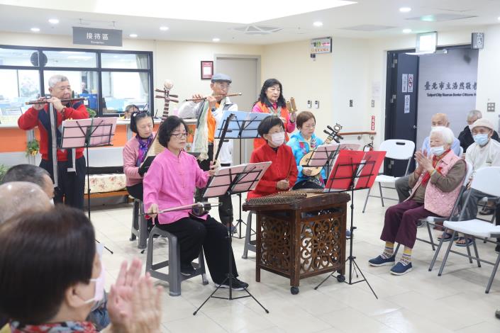 慶生12-12-歡樂國樂團演出-社工組.JPG