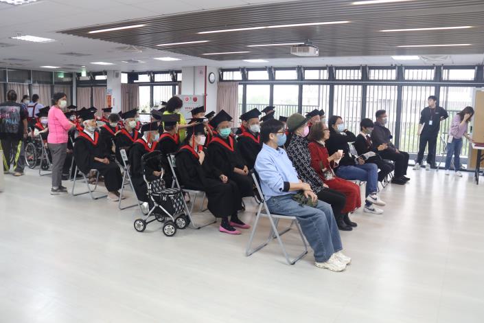 成1-報到後整裝等待成果展-社工組-社工組.JPG