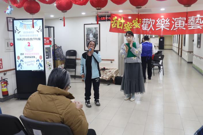 2-1.住民清唱酒國英雄開場-社工組.JPG