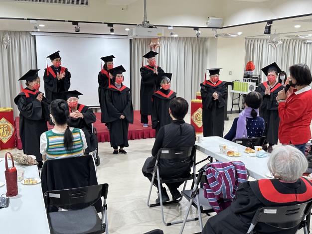 113.2月-康輔社鄭秀嫚老師帶領學員表演.JPG