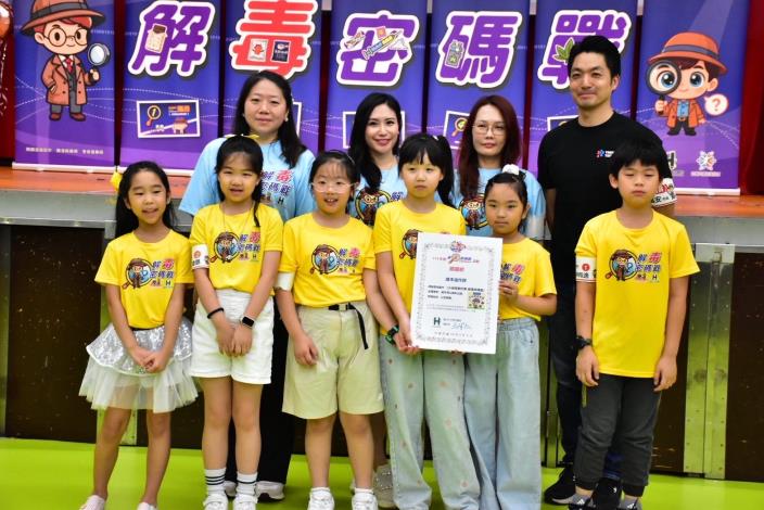 照片4-市長頒獎予小偵探事件簿反毒縮本協力幫手.JPG