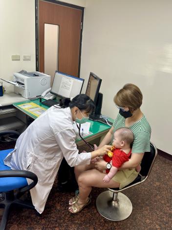 醫師提醒,若孩童有感冒症狀,請找有經驗的兒科醫療團隊,及早診斷及治療。(圖片由簡穎瑄醫師提供)