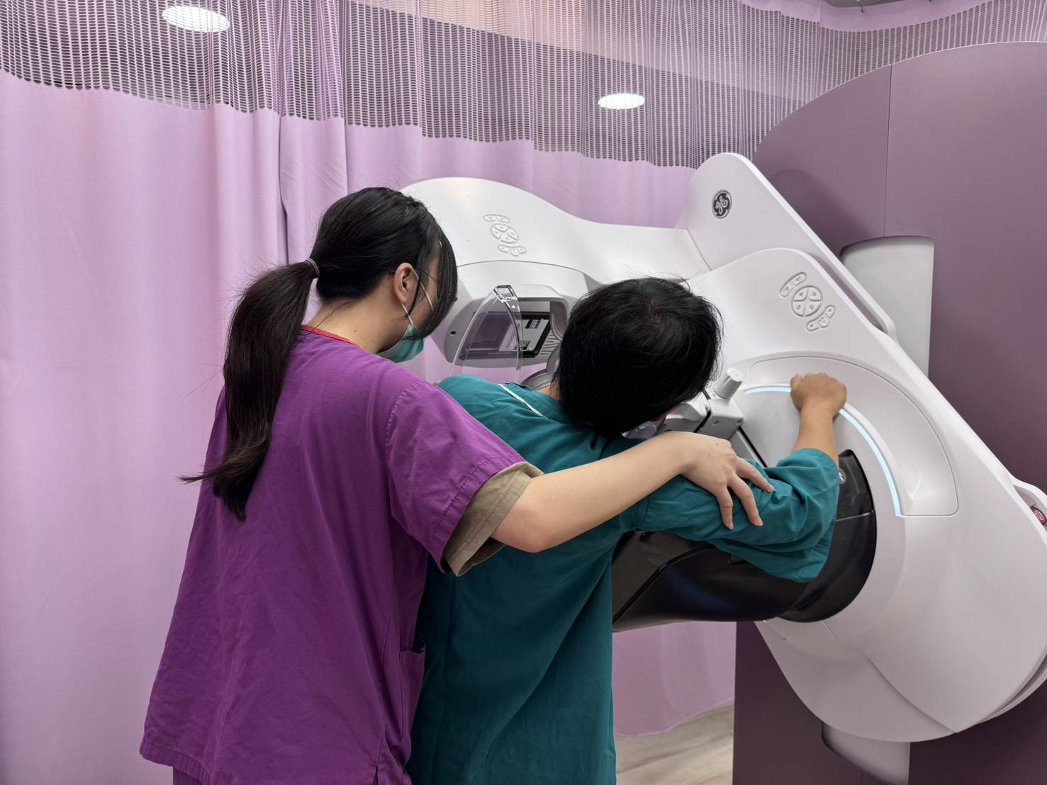 北市聯醫陽明院區引進最新乳房攝影儀器，不痛免緊張，提供國健署免費乳篩即時服務