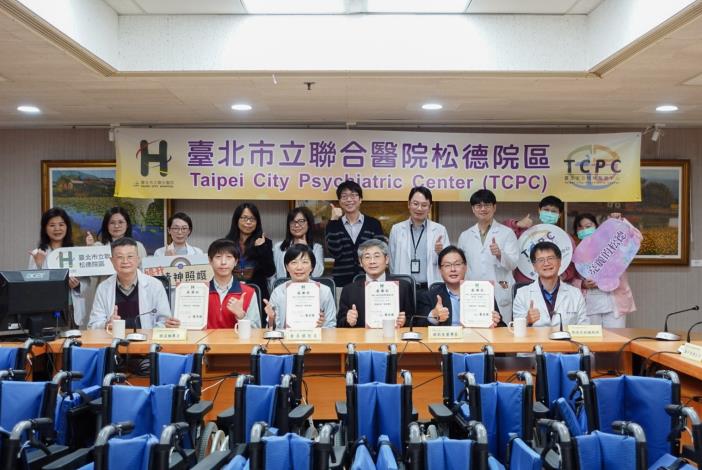 新聞稿附圖-企業攜手基金會，40台愛心輪椅送暖松德院區_0