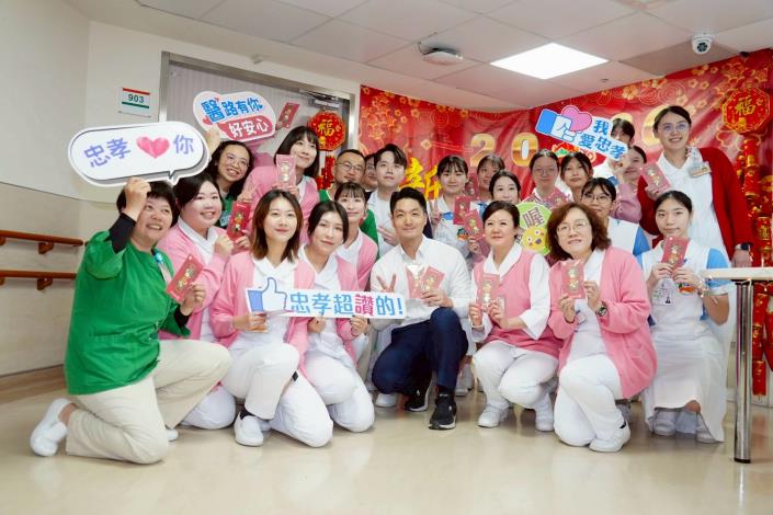 5-市長與護理團隊合影