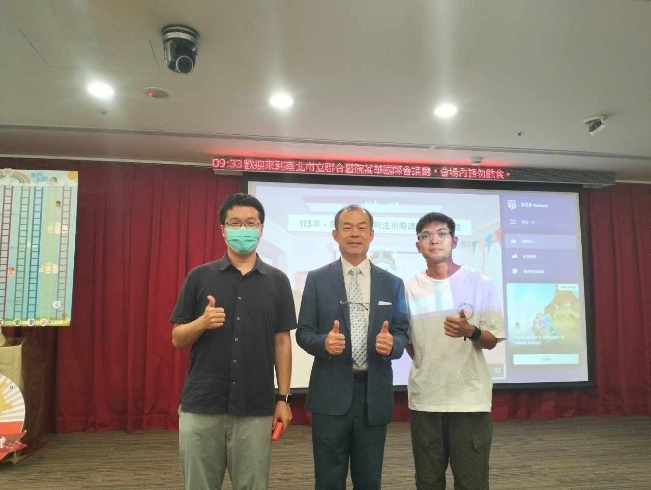 講師與課程前測表現優秀學員合照