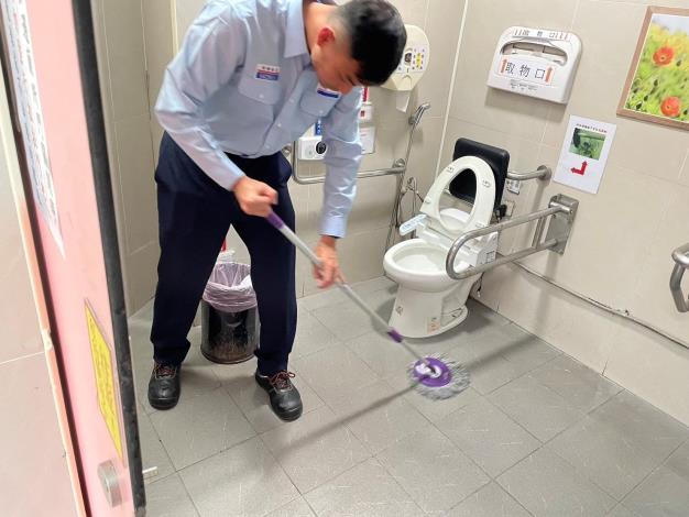 臺北市各公廁管理單位加強公廁清潔作業-2