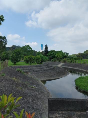 木柵焚化廠利用鄰近的福德坑滯洪池雨水減少自來水用量