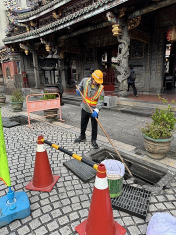 因應康芮颱風 北市環保局加強溝渠 清疏 做好防颱整備1.JPG