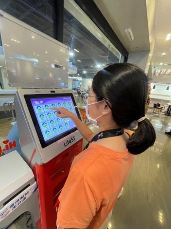 民眾可至四大超商事務機點選以功代金_臺北市