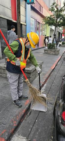 派員前往清理道路環境