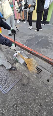 派員前往清理水溝及道路環境