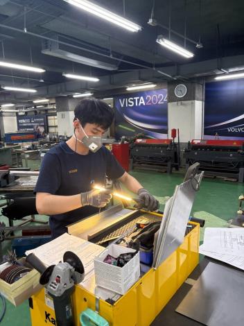 汽車板金職類銅牌選手林信頤