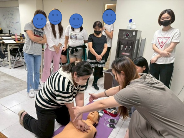CPR練習。