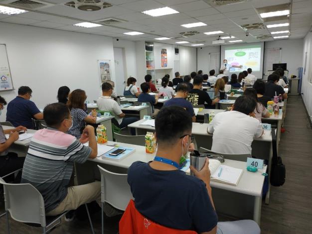 圖說一：臺北市勞動檢查處今年度委託社團法人中華產業協會，針對高風險作業各業別至少辦理1場次(6小時)一般安全衛生教育訓練，共計43場次，課程皆為免費。
