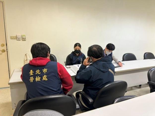 圖片：勞檢處檢查人員會談情形