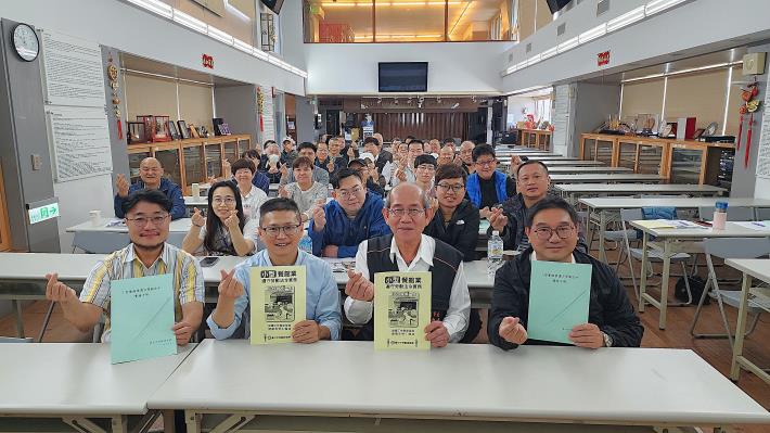 餐館業教育訓練(右2為林金城理事長)