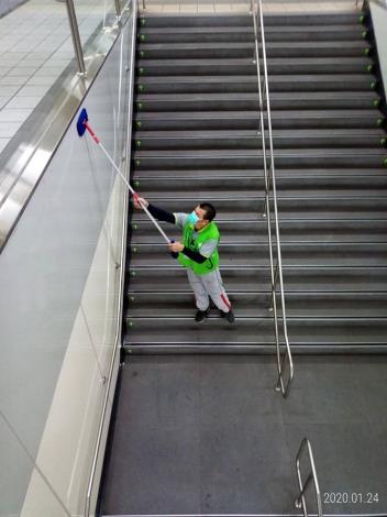台北市捷運消毒相片2