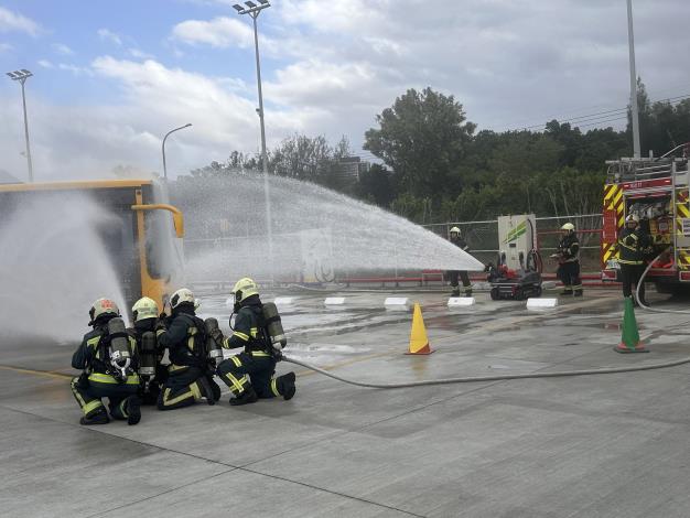 自走式機器人前進火場滅火