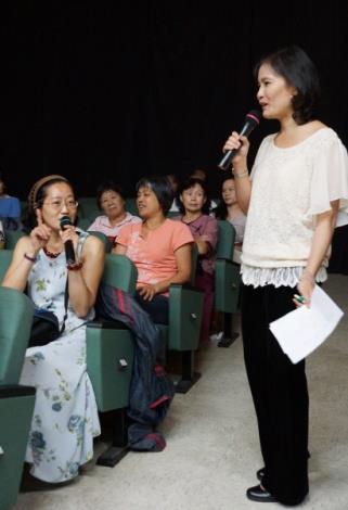 主持人念洛與臺下聽友互動