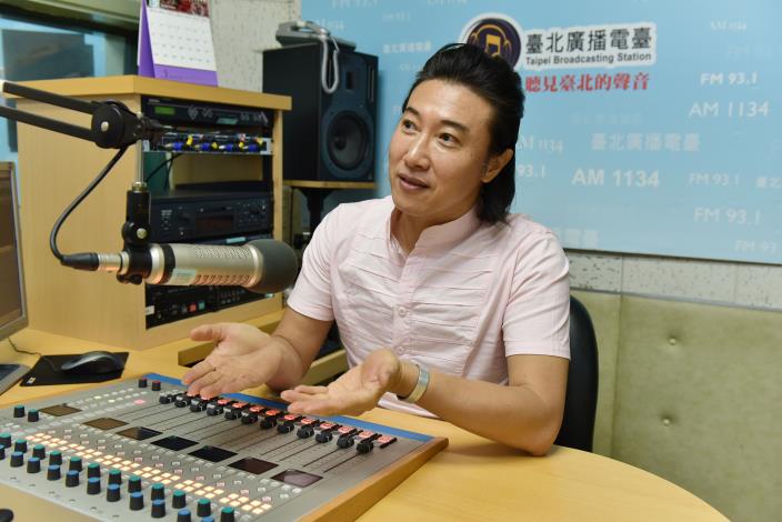 阿鴻將在臺北電臺推出全新節目「阿鴻回來了，給您健康上菜啦!」