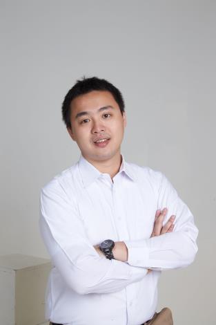 週四「臺北進行式‧天涯任我行」節目主持人吳昭輝