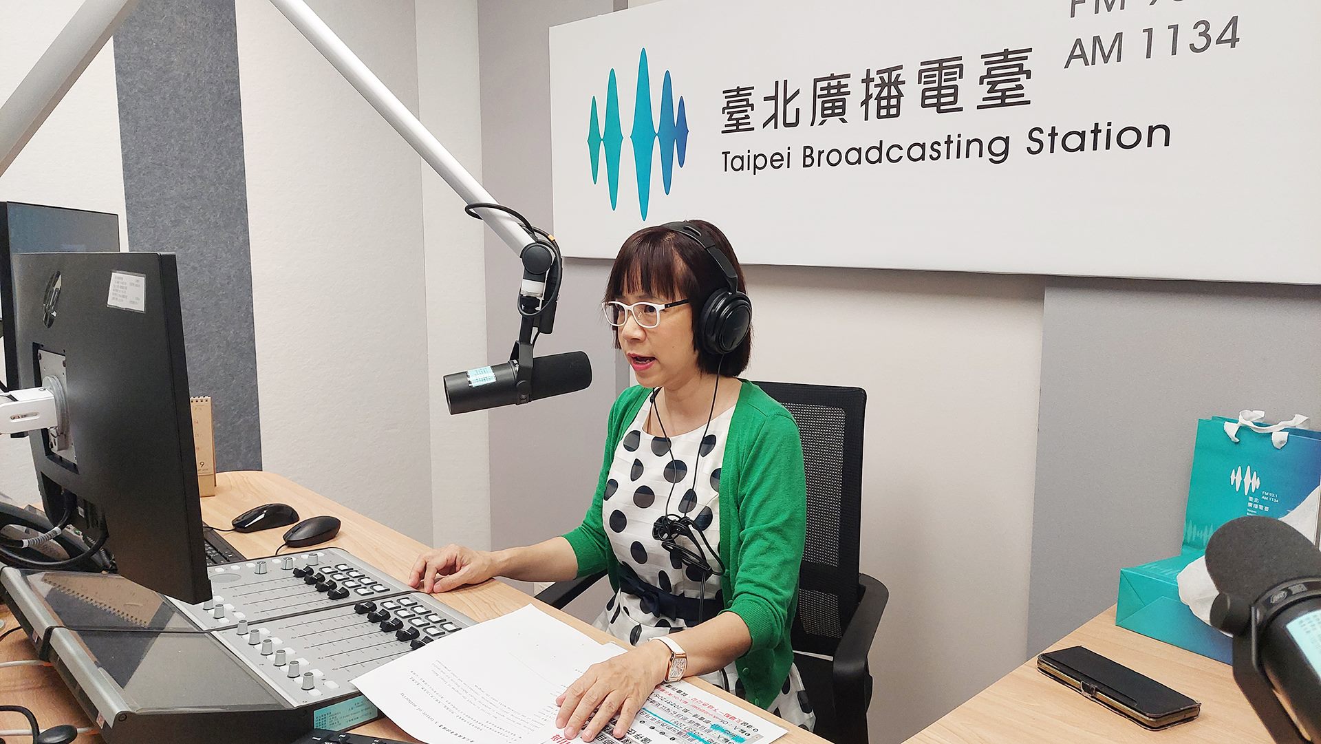 主持人劉馬利為專業音樂人及媒體人，曾多次入圍廣播金鐘獎並獲得「藝術文化節目獎」、「非流行音樂節目獎」、「非流行音樂節目主持人獎」殊榮