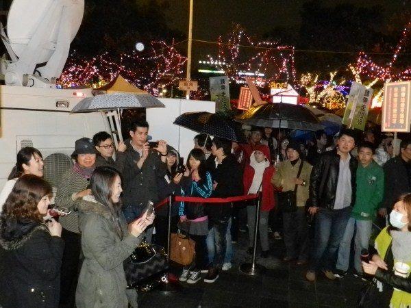 1020221現場聚集的聽眾