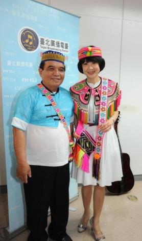 1020522觀傳局長趙心屏與國寶級老師蔣進興為節目打氣