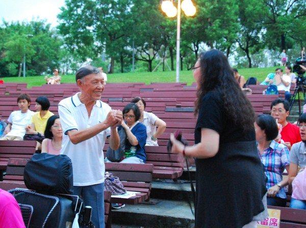 1020729活動前臺長拜訪聽友