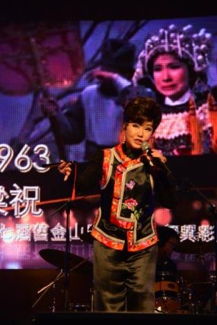 1021228歌手呂雪鳳演唱經典老歌梁祝