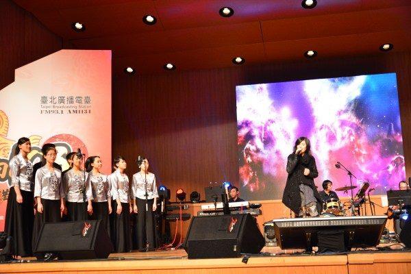 1021228曾淑勤與愛樂青年合唱團攜手演唱