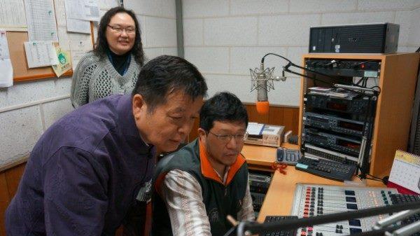 103年觀光傳播局長孫廷龍蒞臨本臺辭歲圖10