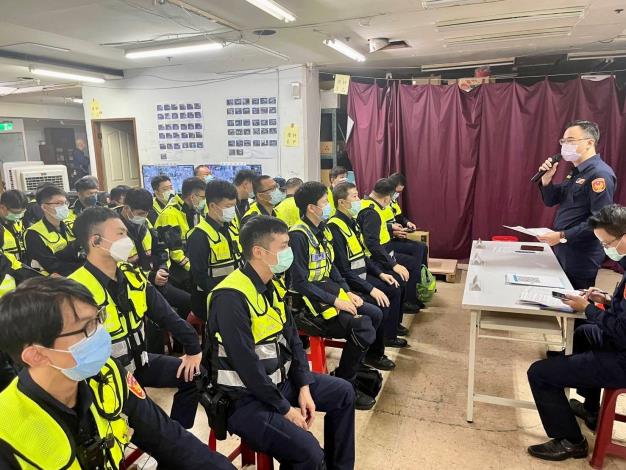 照片1-臺北市保安警察大隊大隊長王智民主持印票所警力編組勤務教育訓練。