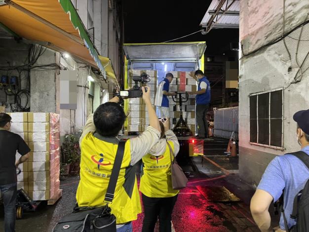 照片4-臺北市保安警察大隊協助臺北市各區公所到場清點包封選票。