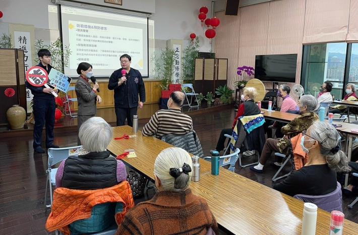 照片2-社會局松山社區關懷照顧據點識詐犯罪預防宣導